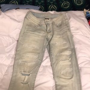 American eagle distressed light wash skinny jean